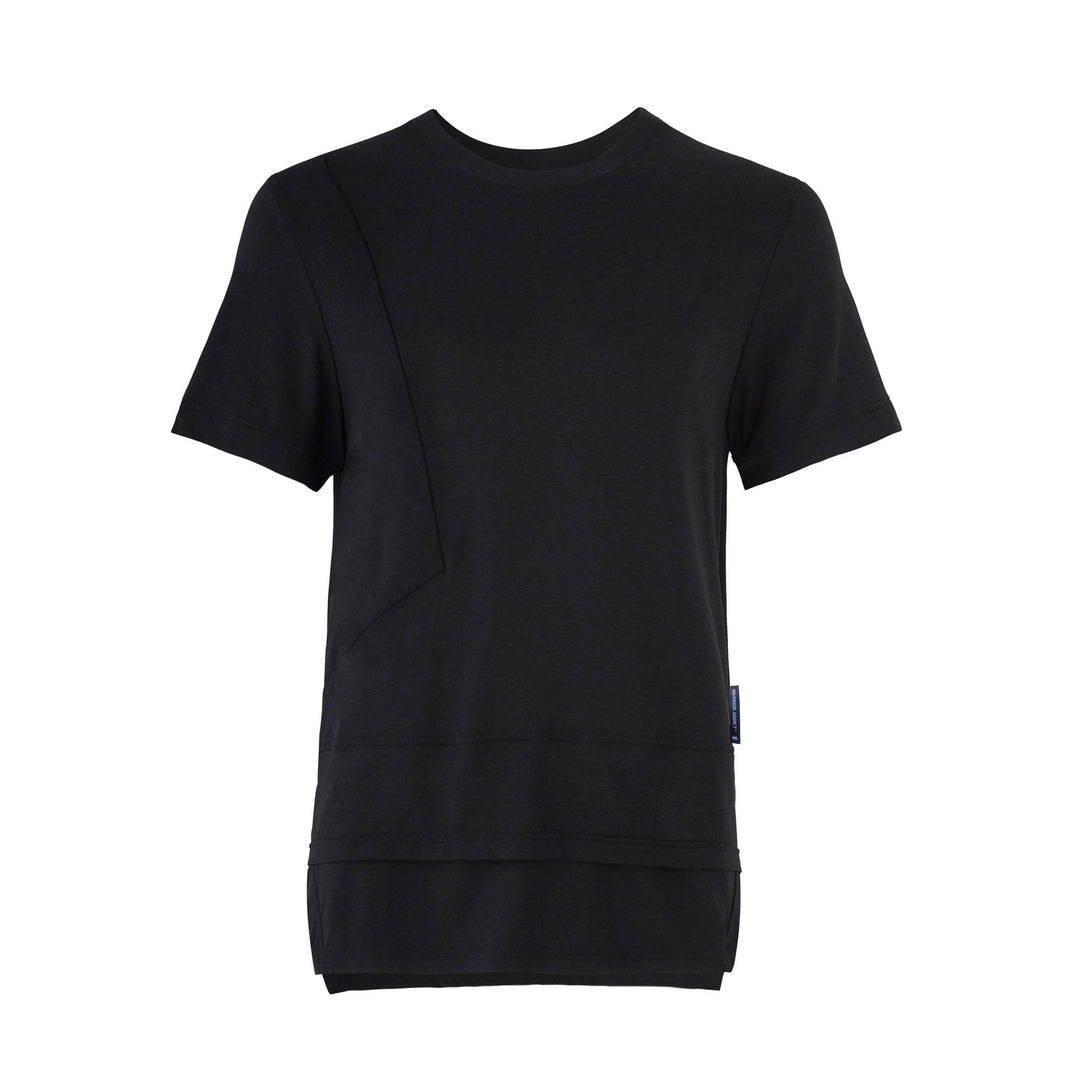 Black short-sleeved t-shirt.