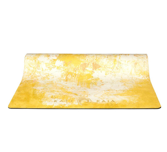Yellow and white Kati Kaia yoga mat.