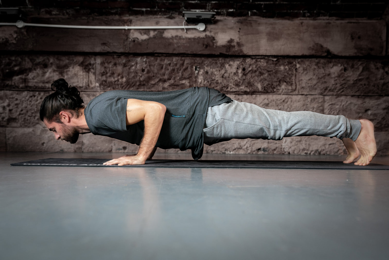What to Wear for Yoga (Men's Guide 2026): Comfort, Movement & Performance