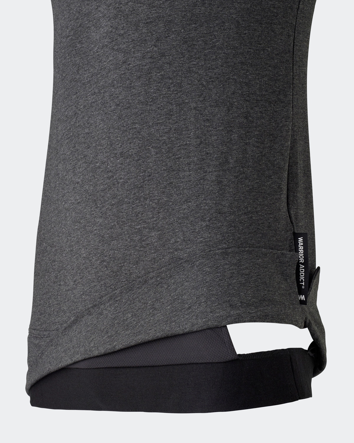detail of grey mens yoga top, yoga tops that don&#39;t ride up 